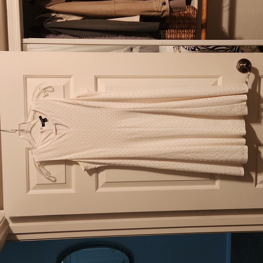 Roz & Ali brand. Off white sleeveless dress